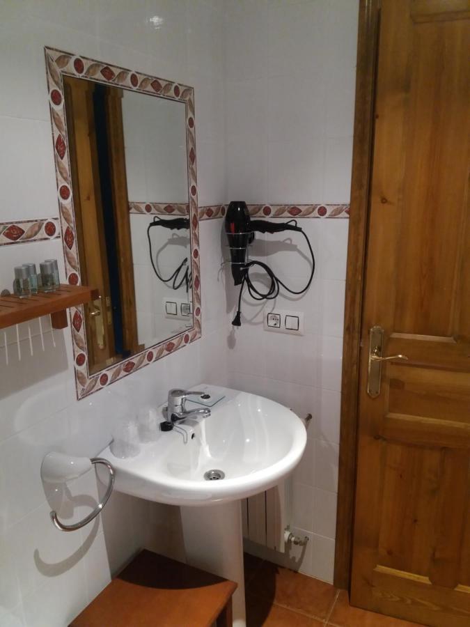 La Casona Del Jou Guest House Ortiguero ภายนอก รูปภาพ